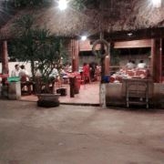 Nhà Hàng Lá