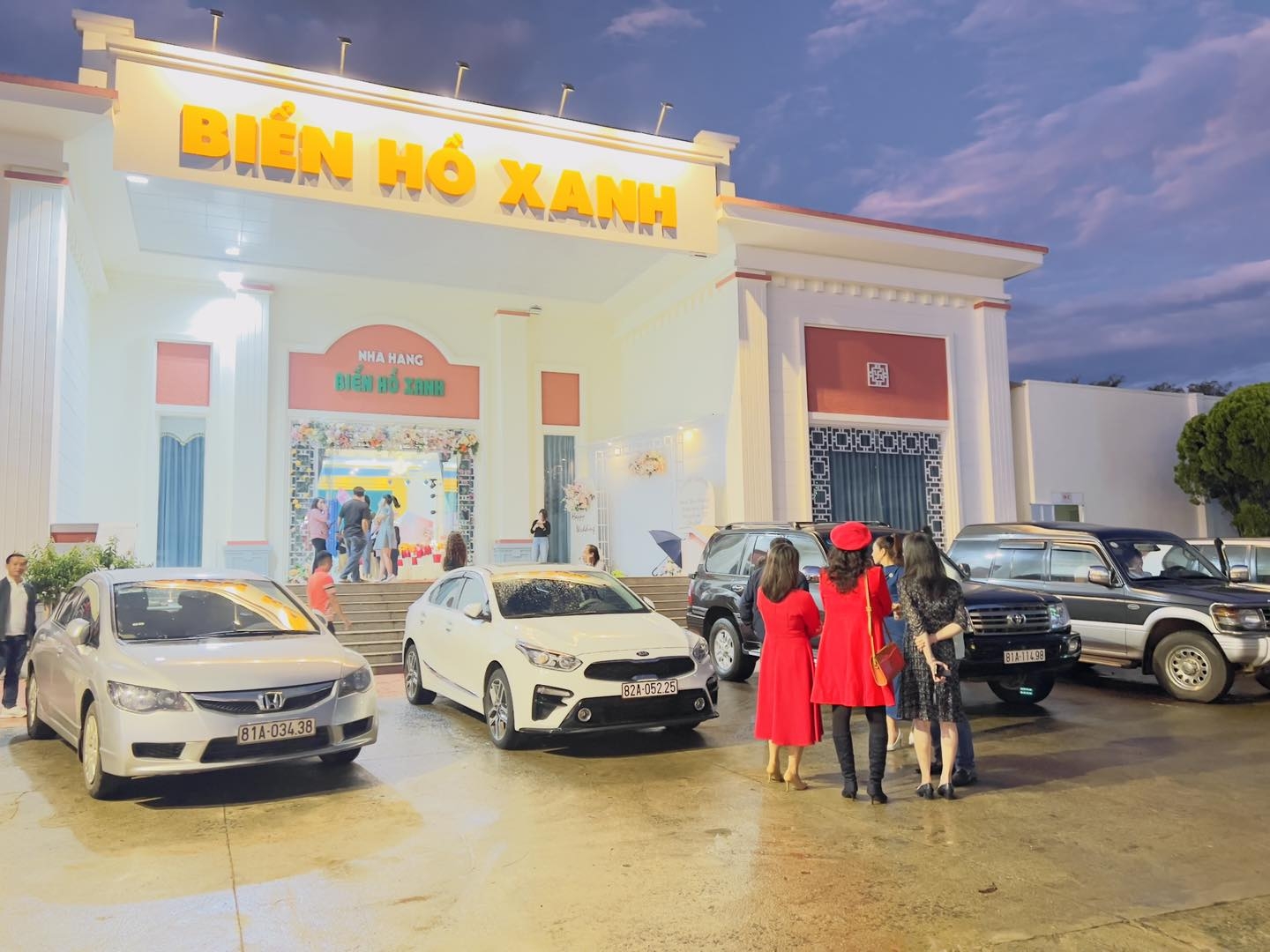 Nhà hàng Biển Hồ Xanh